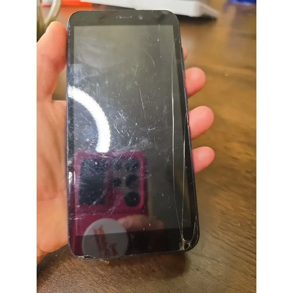 Wiko Voix Android Go Edition Smartphone – Blue – Cracked Screen –‎ Powers On